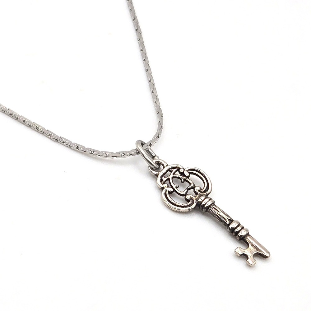 Vintage Style Silver Tone Key Pendant Necklace Snake Chain‎ Fashion Jewelry